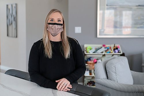 SHANNON VANRAES / WINNIPEG FREE PRESS
Tessa Hart of Humn Pharmaceuticals at her home on December 1, 2021. The company has developed a new type of mask, which was just approved by Health Canada.