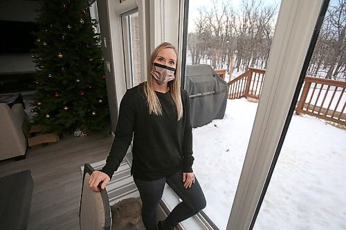 SHANNON VANRAES / WINNIPEG FREE PRESS
Tessa Hart of Humn Pharmaceuticals at her home on December 1, 2021. The company has developed a new type of mask, which was just approved by Health Canada.