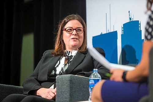 MIKAELA MACKENZIE / WINNIPEG FREE PRESS

Premier Heather Stefanson has a fireside chat with Winnipeg Chamber board chair Liz Choi at a Chamber of Commerce luncheon at the RBC Convention Centre in Winnipeg on Thursday, Dec. 2, 2021. For Carol/Tom story.
Winnipeg Free Press 2021.