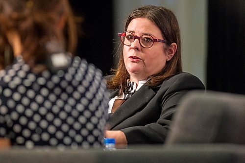 MIKAELA MACKENZIE / WINNIPEG FREE PRESS

Premier Heather Stefanson has a fireside chat with Winnipeg Chamber board chair Liz Choi at a Chamber of Commerce luncheon at the RBC Convention Centre in Winnipeg on Thursday, Dec. 2, 2021. For Carol/Tom story.
Winnipeg Free Press 2021.