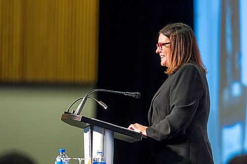 MIKAELA MACKENZIE / WINNIPEG FREE PRESS

Premier Heather Stefanson has a fireside chat with Winnipeg Chamber board chair Liz Choi at a Chamber of Commerce luncheon at the RBC Convention Centre in Winnipeg on Thursday, Dec. 2, 2021. For Carol/Tom story.
Winnipeg Free Press 2021.