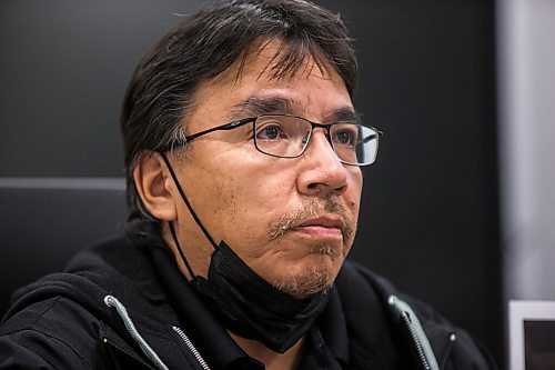 MIKAELA MACKENZIE / WINNIPEG FREE PRESS

God's Lake chief Hubert Watt reacts to the final IIU report on the shooting of Stewart Andrews in Winnipeg on Thursday, Dec. 2, 2021. For Katie May story.
Winnipeg Free Press 2021.