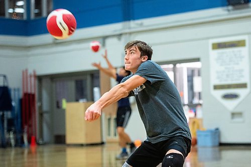 Mike Sudoma / Winnipeg Free Press
Rowan Krahn of the Westgate Wings Varsity Boys volleyball team bumps the ball to setter, Sammy Ludwig, during practice Thursday night 
December 2, 2021