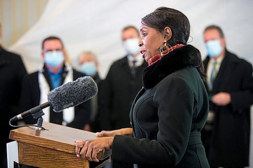 MIKAELA MACKENZIE / WINNIPEG FREE PRESS

Health and seniors care minister Audrey Gordon speaks at a health care announcement at the Selkirk Regional Health Centre on Friday, Dec. 3, 2021. For Danielle Da Silva story.
Winnipeg Free Press 2021.