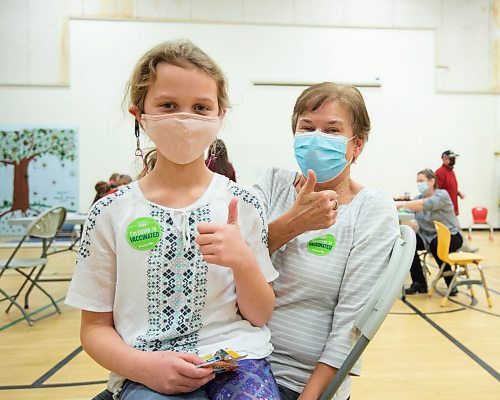 Mike Sudoma / Winnipeg Free Press
Chloe Silvari (left) and her baba, Pat Holmes (right) give a thumbs up after receiving their Covid 19 vaccinations at Governor Semple School Friday afternoon
December 3, 2021