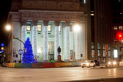 Mike Sudoma / Winnipeg Free Press
The pillars of the of the new Red River Métis Heritage Centre (formerly the Bank of Montreal) shine bright with Christmas lights as the MMF kick off the Christmas season Friday evening.
December 3, 2021