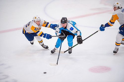 Mike Sudoma / Winnipeg Free Press
Winnipeg Ice left side, Mikey Milne, moves the puck past the Saskatoon Blades defense during their game at Wayne Flemming Arena Friday night
December 3, 2021