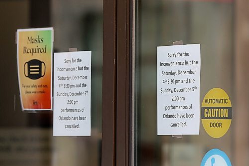 SHANNON VANRAES / WINNIPEG FREE PRESS
Signs on the doors of the The Royal Manitoba Theatre Centre let patrons know an adaptation of Virginia Wolfs Orlando has been cancelled on December 5, 2021.