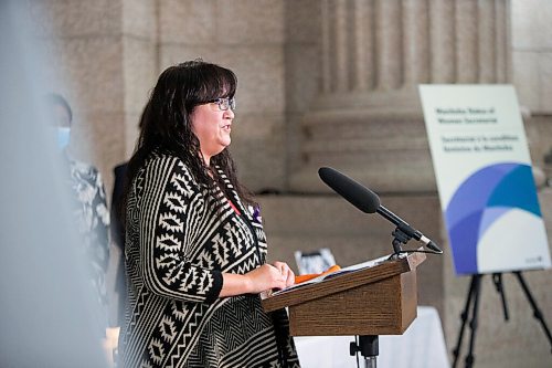 MIKAELA MACKENZIE / WINNIPEG FREE PRESS

Diane Redsky, executive director of the Ma Mawi Wi Chi Itata Centre, speaks at a ceremony for the National Day of Remembrance and Action on Violence Against Women at the Manitoba Legislative Building in Winnipeg on Monday, Dec. 6, 2021. For Danielle (?) story.
Winnipeg Free Press 2021.