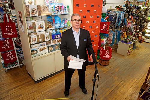MIKE DEAL / WINNIPEG FREE PRESS
Chuck Davidson, the CEO of Manitoba Chambers of Commerce, announces the Chambers of Commerces initiative, #BuyLocalMB, which encourages people to share their local purchases online during a press conference at Toad Hall Toys Tuesday morning.
See Gabby Piche story
211207 - Tuesday, December 07, 2021.