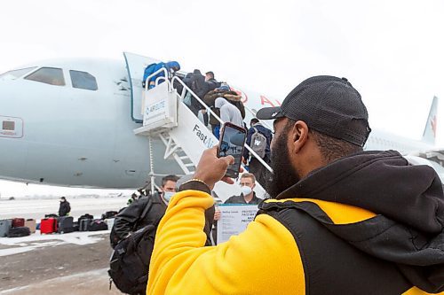 MIKE DEAL / WINNIPEG FREE PRESS
Winnipeg Blue Bombers Rasheed Bailey records the boarding their plane to Hamilton for the 108th Grey Cup Tuesday afternoon.
211207 - Tuesday, December 07, 2021.