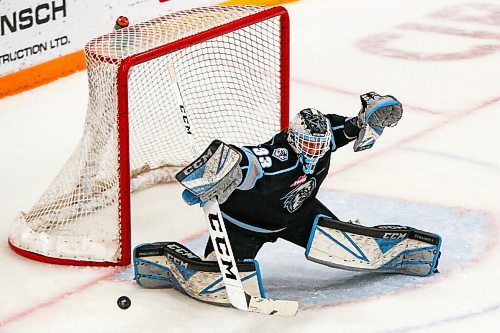 Daniel Crump / Winnipeg Free Press. Winnipeg Ice goaltender Gage Alexander makes a big save during the second period. The Winnipeg Ice take on the Edmonton Oil Kings at Wayne Fleming arena in Winnipeg. The Ice currently sit in first place atop the Chloroformed standing, while the Oil Kings are just below in second place. December 8, 2021.