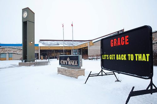 MIKE DEAL / WINNIPEG FREE PRESS
Signs have been put up around Winkler in an attempt to bring a fractured community back together. This one sits on Winkler City Hall property and reads, "Grace, Let's get back to that."
211208 - Wednesday, December 08, 2021.