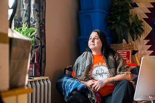 MIKAELA MACKENZIE / WINNIPEG FREE PRESS

Alaya McIvor poses for a portrait at her work station where she's been answering calls around the clock for a donation drive for residential school survivors in Winnipeg on Thursday, Dec. 9, 2021. For Tyler story.
Winnipeg Free Press 2021.