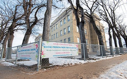 Mike Sudoma / Winnipeg Free Press
The exterior of Ecole Provencher School/Family Centre where a case of the Omicron Covid 19 variant has been confirmed
December 12, 2021