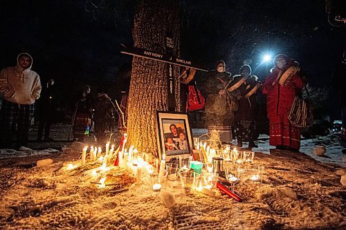 Mike Sudoma / Winnipeg Free Press
A memorial for Anthony Sinclair along Stella Ave where he was a victim in a fatal shooting earlier this week
December 12, 2021