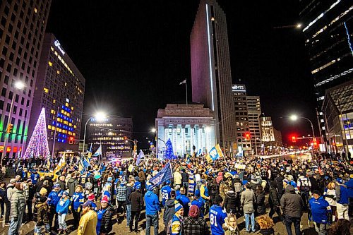 Mike Sudoma / Winnipeg Free Press
Blue Bombers fans young and old congregate at Portage and Main to celebrate the Bombers 3rd consecutive year as Grey Cup Champions Sunday evening
December 12, 2021