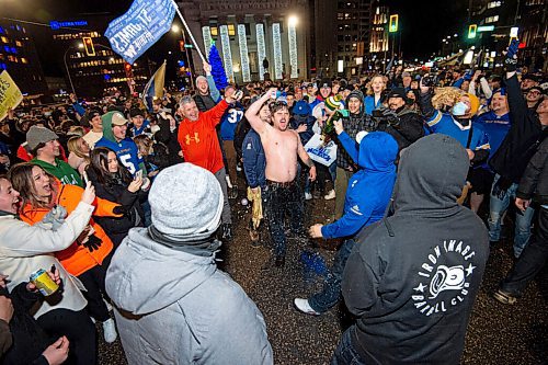 Mike Sudoma / Winnipeg Free Press
Portage and Main went wild with fans partying and celebrating the Blue Bombers overtime victory over the Hamilton Tiger Cats, making them Grey Cup champs for the third year in a row
December 12, 2021