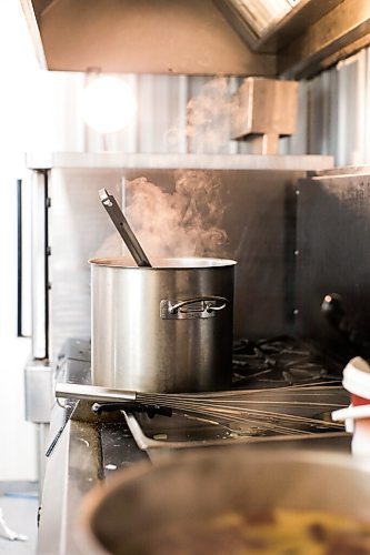 MIKAELA MACKENZIE / WINNIPEG FREE PRESS

Soups simmer on the stove at Roger Wilton's commercial kitchen near Beausejour on Monday, Dec. 13, 2021. For Dave Sanderson story.
Winnipeg Free Press 2021.