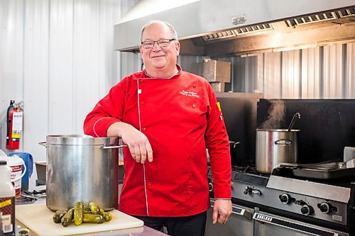 MIKAELA MACKENZIE / WINNIPEG FREE PRESS

Roger Wilton poses for a portrait while making soup in his commercial kitchen near Beausejour on Monday, Dec. 13, 2021. For Dave Sanderson story.
Winnipeg Free Press 2021.