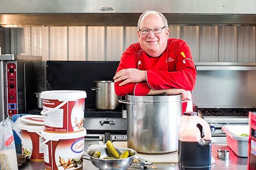 MIKAELA MACKENZIE / WINNIPEG FREE PRESS

Roger Wilton poses for a portrait while making soup in his commercial kitchen near Beausejour on Monday, Dec. 13, 2021. For Dave Sanderson story.
Winnipeg Free Press 2021.