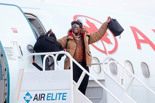 MIKE DEAL / WINNIPEG FREE PRESS
Winnipeg Blue Bombers and Grey Cup Champion Alden Darby arrives home from Hamilton Monday afternoon.
211213 - Monday, December 13, 2021.