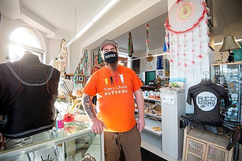 Mike Sudoma / Winnipeg Free Press
Keith Proulx, Owner of Cree Ations and Artist Showcase, inside the front of his shop/workshop on Main St Monday afternoon
December 13, 2021