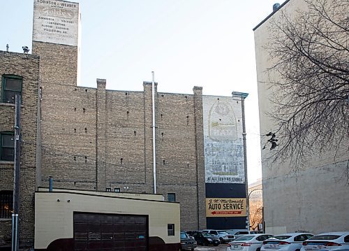 MIKE DEAL / WINNIPEG FREE PRESS
A ghost sign (a handpainted outdoor ad) promoting canned ham on the side of 185 Bannatyne Avenue.
See Ben Waldman story
211214 - Tuesday, December 14, 2021.