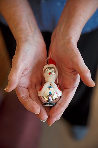 MIKE DEAL / WINNIPEG FREE PRESS
Rae Chalmers's Santa ornament which she received in 1954 from a pen pal.
See Jen Zoratti story
211214 - Tuesday, December 14, 2021.