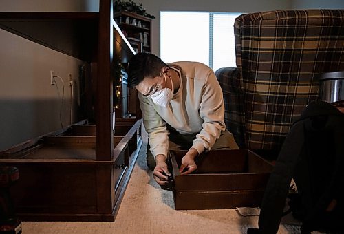 JESSICA LEE / WINNIPEG FREE PRESS

Raini Bowers builds furniture for his client Terrence Mills on December 14, 2021 in Mills residence. During the pandemic, Bowers turned towards freelance building furniture and now its a side hustle for him.

Reporter: Gabby










