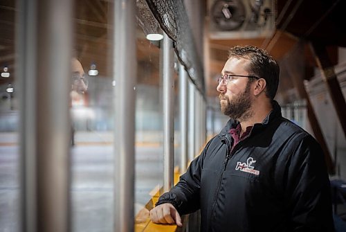 JESSICA LEE / WINNIPEG FREE PRESS

Ian McArton, Hockey Winnipeg executive director, poses for a photo on December 14, 2021 at Charles Barbour Arena.

Reporter: Chris










