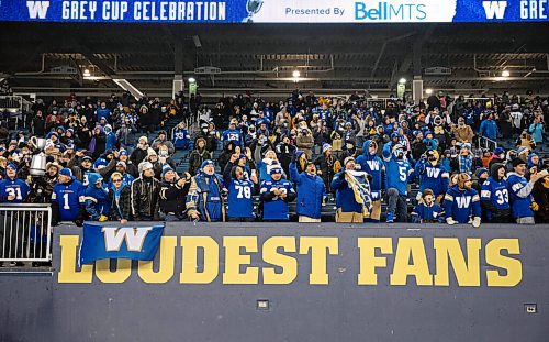 JESSICA LEE / WINNIPEG FREE PRESS

Bombers fans at IG Field on December 15, 2021 celebrate the recent Grey Cup victory.














