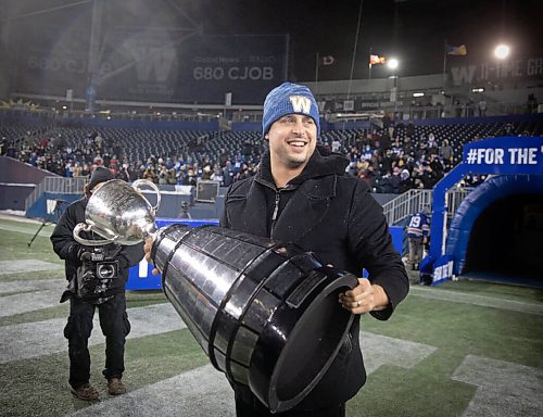 JESSICA LEE / WINNIPEG FREE PRESS

Bombers player Zach Collaros celebrates the recent Grey Cup victory at IG Field on December 15, 2021.













