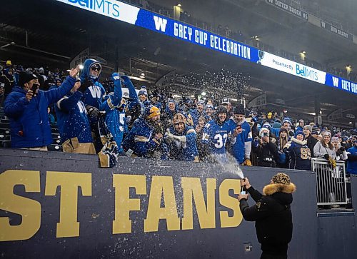 JESSICA LEE / WINNIPEG FREE PRESS

Bombers player Kenny Lawler sprays fans with champagne while celebrating the recent Grey Cup victory at IG Field on December 15, 2021.















