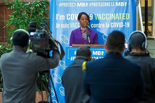 MIKE DEAL / WINNIPEG FREE PRESS
Health and Seniors Care Minister Audrey Gordon attends the one-year anniversary of the ProtectMB COVID-19 vaccine campaign in the Brodie Centre atrium, Rady Faculty of Health Sciences, 727 McDermot Avenue, Thursday morning.
See Chris Kitching story
211216 - Thursday, December 16, 2021.