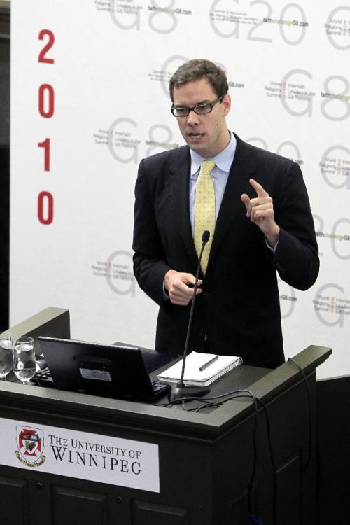 MIKE.DEAL@FREEPRESS.MB.CA 100623 - Wednesday, June 23rd, 2010 John MacArthur from the Millennium Promise Foundation speaks at the World Religions Summit at the University of Winnipeg. See Brenda Suderman story. MIKE DEAL / WINNIPEG FREE PRESS