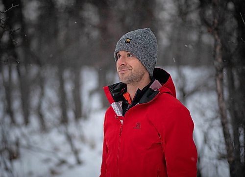 JESSICA LEE / WINNIPEG FREE PRESS

Kristian Andres, an avid runner, runs on the Seine River Greenways Trail on December 16, 2021.

Reporter: Janine














