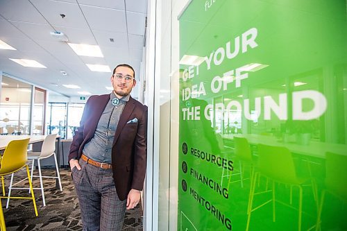 MIKAELA MACKENZIE / WINNIPEG FREE PRESS

Noah Wilson, business development manager for Indigenous Young Entrepreneurs at Futurpreneur Canada, poses for a portrait in Winnipeg on Friday, Dec. 17, 2021. For Malak story.
Winnipeg Free Press 2021.