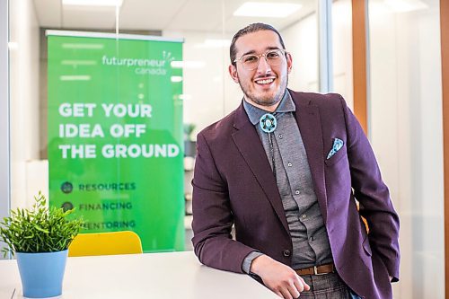 MIKAELA MACKENZIE / WINNIPEG FREE PRESS

Noah Wilson, business development manager for Indigenous Young Entrepreneurs at Futurpreneur Canada, poses for a portrait in Winnipeg on Friday, Dec. 17, 2021. For Malak story.
Winnipeg Free Press 2021.