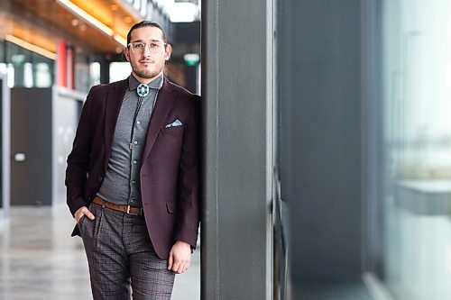 MIKAELA MACKENZIE / WINNIPEG FREE PRESS

Noah Wilson, business development manager for Indigenous Young Entrepreneurs at Futurpreneur Canada, poses for a portrait in Winnipeg on Friday, Dec. 17, 2021. For Malak story.
Winnipeg Free Press 2021.