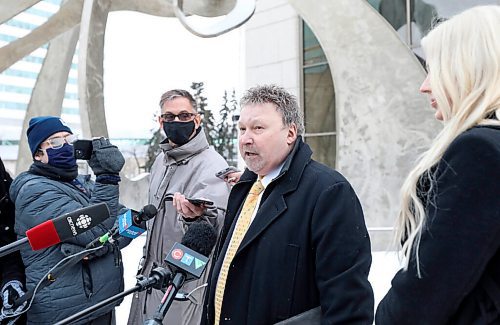 RUTH BONNEVILLE / WINNIPEG FREE PRESS

LOCAL - Orle

George Orle with the PC leadership committee responds to questions from the media outside the Law Courts Building Friday. 


Dec 17th,  2021
