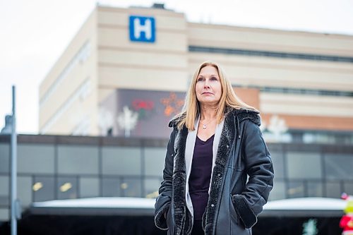 MIKAELA MACKENZIE / WINNIPEG FREE PRESS

Christine Peschken, head of rheumatology, poses for a portrait at the Health Sciences Centre in Winnipeg on Friday, Dec. 17, 2021. For Dylan story.
Winnipeg Free Press 2021.