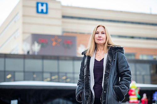 MIKAELA MACKENZIE / WINNIPEG FREE PRESS

Christine Peschken, head of rheumatology, poses for a portrait at the Health Sciences Centre in Winnipeg on Friday, Dec. 17, 2021. For Dylan story.
Winnipeg Free Press 2021.