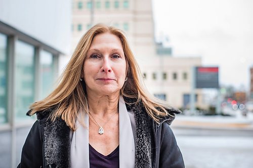 MIKAELA MACKENZIE / WINNIPEG FREE PRESS

Christine Peschken, head of rheumatology, poses for a portrait at the Health Sciences Centre in Winnipeg on Friday, Dec. 17, 2021. For Dylan story.
Winnipeg Free Press 2021.