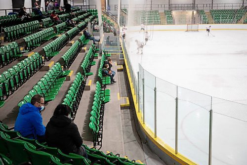 JESSICA LEE / WINNIPEG FREE PRESS

Fans are photographed at Selkirk Recreation Complex before a hockey game on December 17, 2021.













