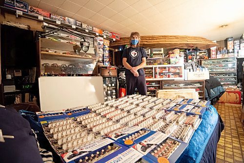 Mike Sudoma / Winnipeg Free Press
Collector Cal Swerid, and his collection of hundreds of Wayne Gretzky Hockey players.
December 16, 2021