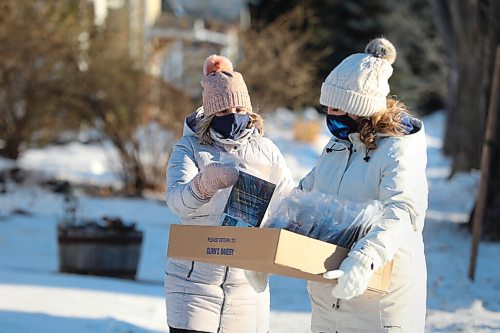 RUTH BONNEVILLE / WINNIPEG FREE PRESS
 
Local - Riverview Fireworks 

Riverview volunteers Brenda Neumann (pink toque) and Krystal Patey, deliver to the  invitations (to watch the display) to about 250 homes around Riverview on Monday morning.

For the second year, local commercial realtor Cushman & Wakefield Stevenson is putting on a huge fireworks display on New Year's Eve at Riverview. In fact, it's three displays to ensure it's visible to people in every corner of the facility.

The fireworks are a big thank for the care given to Patricia McGarry, who spent her final days in care at Riverview and whose sons run Cushman & Wakefield Stevenson.It sounds like the company plans to do something every year from here on in, whether fireworks or a carnival or whatever.



Dec 20th,  2021
