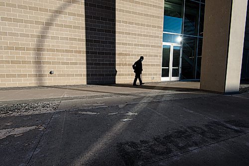Mike Sudoma / Winnipeg Free Press
A man with a cane walks past there RBC Convention Centre on Edmonton St during a cold Monday afternoon
December 16, 2021