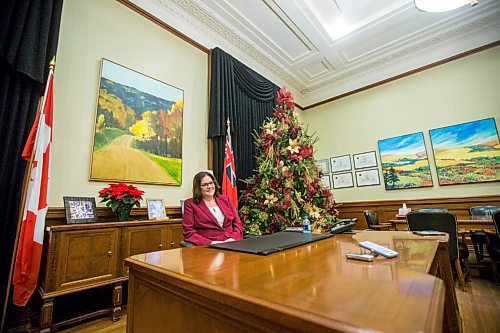 MIKAELA MACKENZIE / WINNIPEG FREE PRESS

Manitoba Premier Heather Stefanson sits with Free Press reporter Carol Sanders during a year-end interview at the Legislative Building Tuesday, December 21, 2021.
