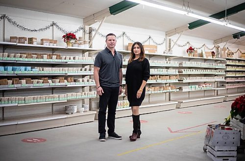 JESSICA LEE / WINNIPEG FREE PRESS

Chitra Paliwal (right), director of sales and marketing for T&T Seeds and Jarrett Davidson, the companys owner, pose for a photo in their store on December 21, 2021.

Reporter: Gabby













